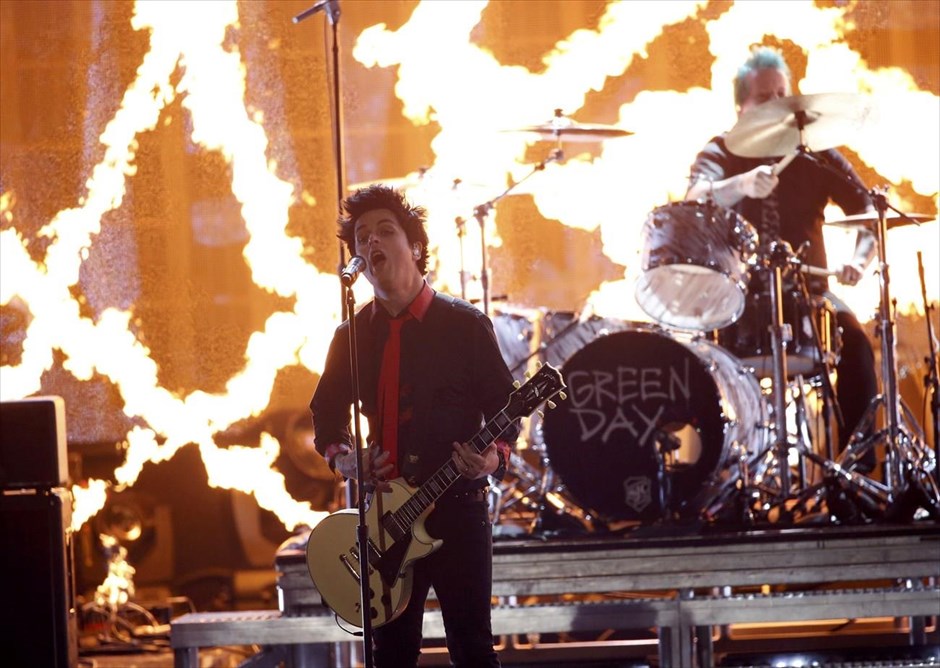 American Music Awards. Οι Green Day στη σκηνή των American Music Awards 2016