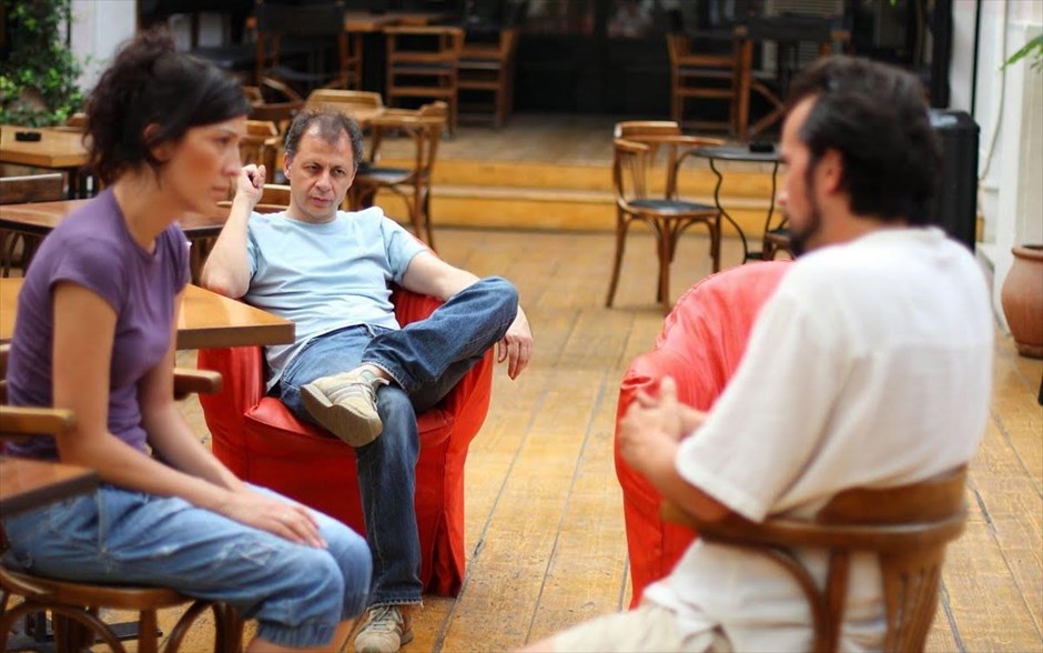 «Μήδεια, κρείσσων των εμών βουλευμάτων». «Μήδεια, κρείσσων των εμών βουλευμάτων»: Βασισμένο στην τραγωδία του Ευριπίδη, «Μήδεια», το ντοκιμαντέρ &nbsp;του Νίκου Γραμματικού, διαδραματίζεται στους δρόμους της σύγχρονης Αθήνας και παίρνει τη μορφή μιας σχεδόν αστυνομικής έρευνας, στην οποία ντετέκτιβ είναι ο ίδιος ο σκηνοθέτης, που καταγράφει αποκαλυπτικούς διαλόγους με σεναριογράφους, σκηνοθέτες και ηθοποιούς, αλλά και απλούς ανθρώπους.