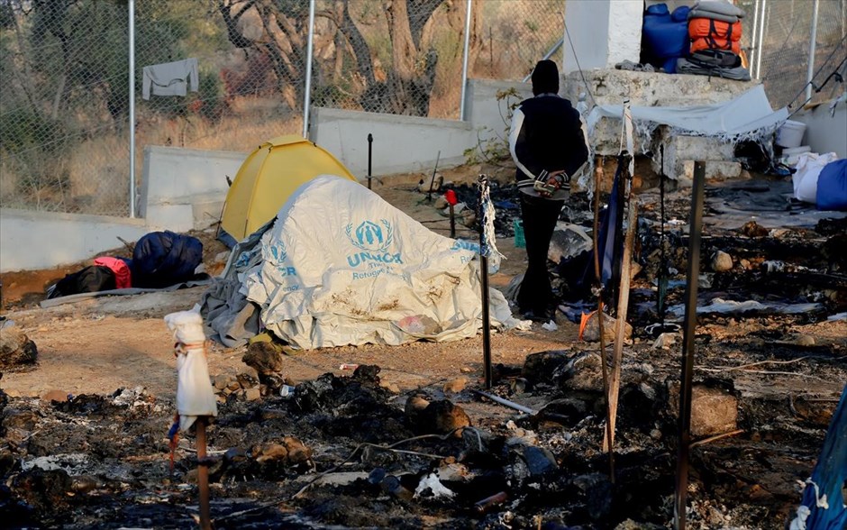 Λέσβος: Δύο νεκροί από έκρηξη στο hotspot της Μόριας. 
