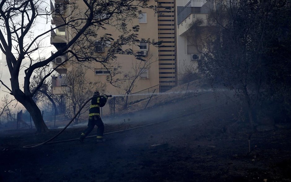 Ισραήλ - πυρκαγιές. Επιχείρηση κατάσβεσης πυρκαγιάς στη Χάιφα.