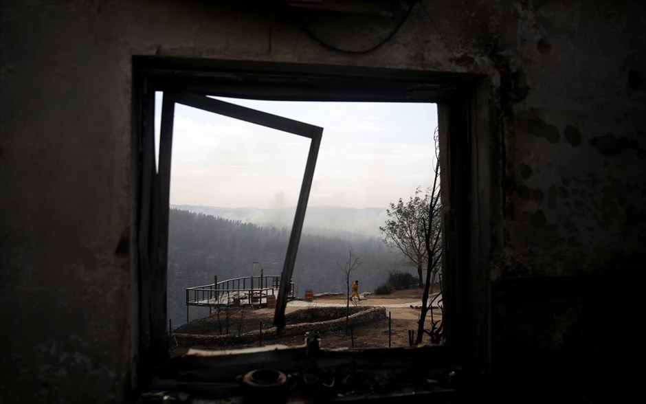 Ισραήλ - πυρκαγιές. Κατεστραμμένο από την πυρκαγιά σπίτι στον οικισμό Νατάφ, κοντά στην Ιερουσαλήμ.