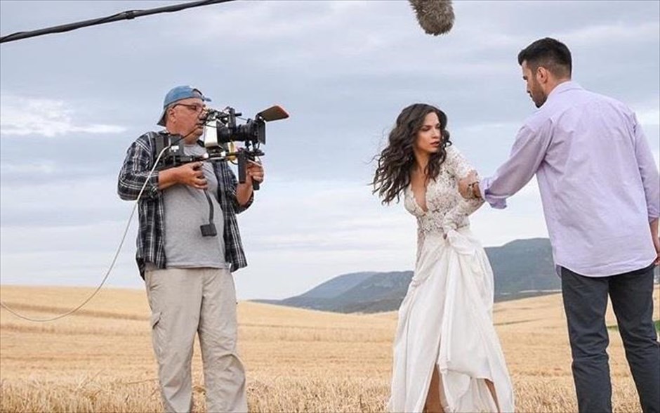 «The bachelor». Το «λάθος» μιας νύφης, φέρνει ξανά κοντά τέσσερις φίλους και έναν εκρηκτικό πεθερό, στην κωμωδία του Αντώνη Σωτηρόπουλου «The bachelor».