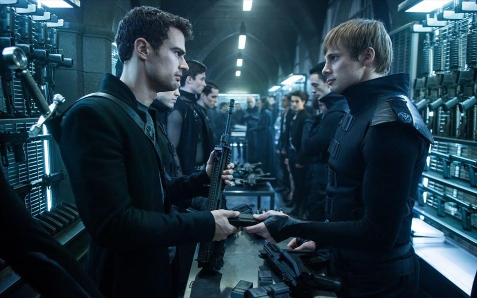 «Underworld: Η αιματοχυσία». Στην ταινία, «Underworld: Η αιματοχυσία», η βρικόλακας Selene έχει ανοίξει δύο μέτωπα και προσπαθεί να αντιμετωπίσει όλες τις καταιγιστικές επιθέσεις από τη φυλή των λυκανθρώπων, που έχει βρει τον υπέρτατο ηγέτη, ο οποίος έχει γεμίσει με φανατισμό και μίσος τους σαρκοβόρους ακολούθους του, και από μια άλλη φατρία βρικολάκων, η οποία την έχει προδώσει.
