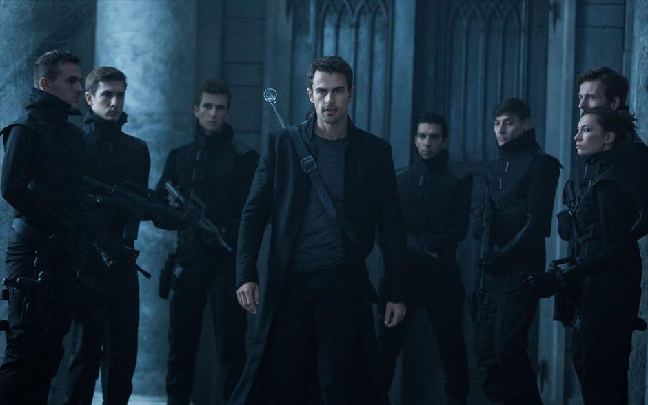 «Underworld: Η αιματοχυσία». Στην ταινία, «Underworld: Η αιματοχυσία», η βρικόλακας Selene έχει ανοίξει δύο μέτωπα και προσπαθεί να αντιμετωπίσει όλες τις καταιγιστικές επιθέσεις από τη φυλή των λυκανθρώπων, που έχει βρει τον υπέρτατο ηγέτη, ο οποίος έχει γεμίσει με φανατισμό και μίσος τους σαρκοβόρους ακολούθους του, και από μια άλλη φατρία βρικολάκων, η οποία την έχει προδώσει.