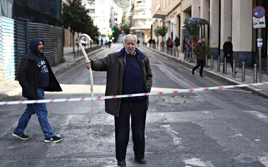 Σε απεργιακό κλοιό η χώρα . Κλειστό παραμένει το κέντρο της Αθήνας λόγω της&nbsp;24ωρης γενικής απεργίας που πραγματοποιούν ΓΣΕΕ&nbsp;και ΑΔΕΔΥ.&nbsp;
