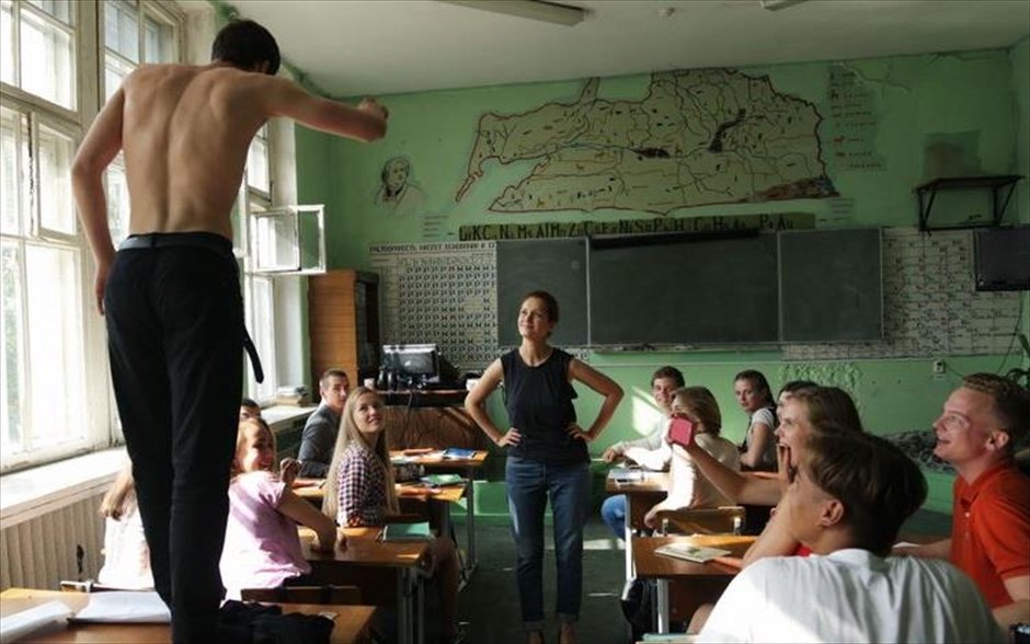 «Ο πιστός». Ήρωας της ταινίας, «Ο πιστός», είναι ένας μοναχικός περιθωριοποιημένος έφηβος, που βρίσκει καταφύγιο στην Αγία Γραφή και μεταμορφώνεται σε έναν σύγχρονο Ταρτούφο, που, με τις ερωτήσεις του, φέρνει τα πάνω κάτω στο σπίτι και το σχολείο.