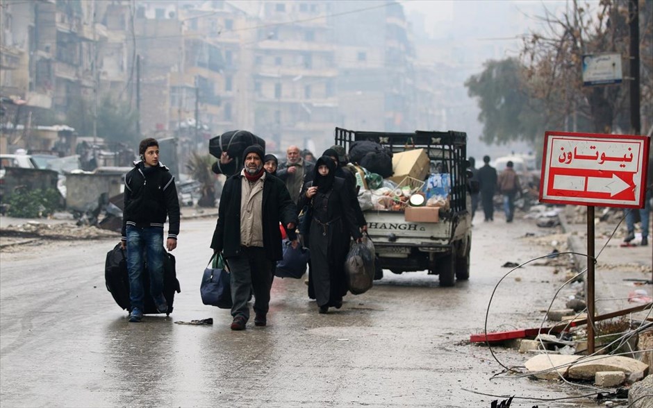 Χαλέπι - Συρία. Κάτοικοι του Χαλεπίου μετακινούνται στις ακόμα ανταρτοκρατούμενες περιοχές.