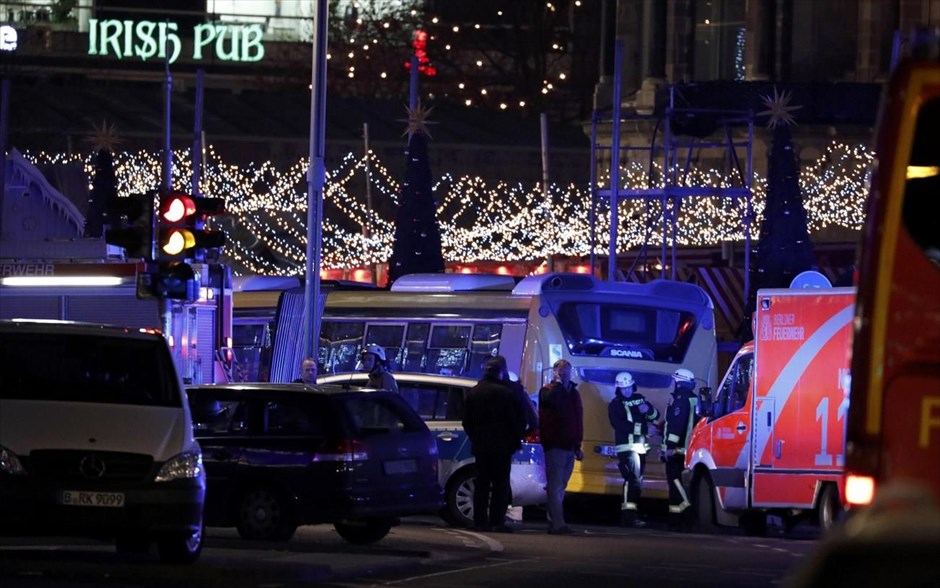 Βερολίνο - Φορτηγό έπεσε σε χριστουγεννιάτικη αγορά - Αστυνομία - Γερμανία. 