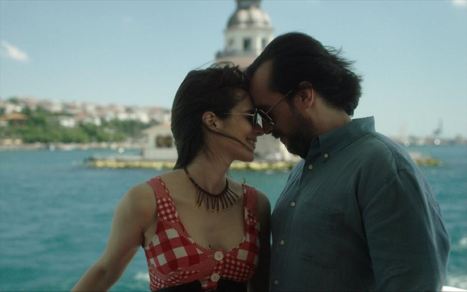 «Η Ρόζα της Σμύρνης». Στην ταινία, «Η Ρόζα της Σμύρνης», η αινιγματική Σμυρνιά αρχόντισσα Ρόζα ζει, επί δεκαετίες, με το βάρος ενός μυστικού, που κρατά πεισματικά σφραγισμένο, ακόμα και από την 28χρονη εγγονή της.