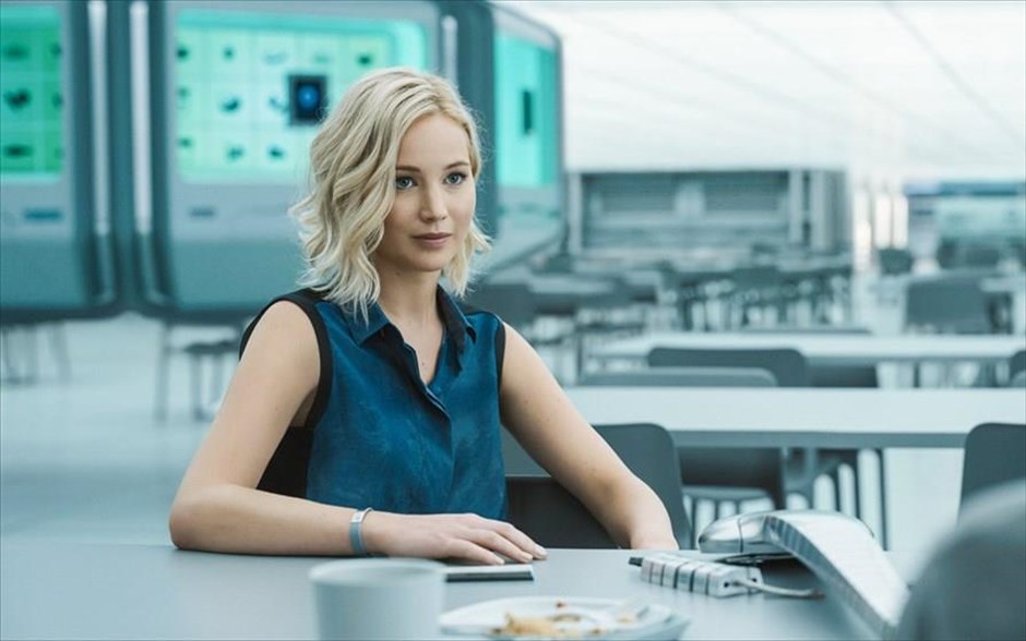 «Passengers». Passengers»: Στην περιπέτεια επιστημονικής φαντασίας του Μόρτεν Τάιλντουμ, με τη - βραβευμένη με Όσκαρ - Τζένιφερ Λόρενς, τον υποψήφιο για Όσκαρ - Λόρενς Φίσμπερν και τους Κρις Πρατ και Μάικλ Σιν, 5.000 ναρκωμένοι επιβάτες κάνουν ένα ταξίδι που θα διαρκέσει 120 χρόνια, με προορισμό έναν πλανήτη πολύ μακριά από τη Γη. Όμως, δύο από αυτούς, εξαιτίας μιας μηχανικής βλάβης, ξυπνούν 90 χρόνια νωρίτερα από τον προγραμματισμένο χρόνο. Εντοπίζοντας το πρόβλημα που κάνει το διαστημόπλοιο να καταρρέει σταδιακά και αναπτύσσοντας τρυφερά συναισθήματα μεταξύ τους, διακινδυνεύουν τη ζωή τους, για να σώσουν τους εαυτούς τους και τους συνεπιβάτες τους.
