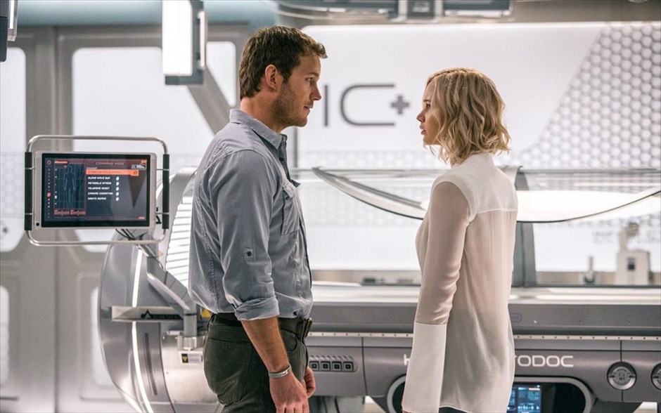 «Passengers». Passengers»: Στην περιπέτεια επιστημονικής φαντασίας του Μόρτεν Τάιλντουμ, με τη - βραβευμένη με Όσκαρ - Τζένιφερ Λόρενς, τον υποψήφιο για Όσκαρ - Λόρενς Φίσμπερν και τους Κρις Πρατ και Μάικλ Σιν, 5.000 ναρκωμένοι επιβάτες κάνουν ένα ταξίδι που θα διαρκέσει 120 χρόνια, με προορισμό έναν πλανήτη πολύ μακριά από τη Γη. Όμως, δύο από αυτούς, εξαιτίας μιας μηχανικής βλάβης, ξυπνούν 90 χρόνια νωρίτερα από τον προγραμματισμένο χρόνο. Εντοπίζοντας το πρόβλημα που κάνει το διαστημόπλοιο να καταρρέει σταδιακά και αναπτύσσοντας τρυφερά συναισθήματα μεταξύ τους, διακινδυνεύουν τη ζωή τους, για να σώσουν τους εαυτούς τους και τους συνεπιβάτες τους.