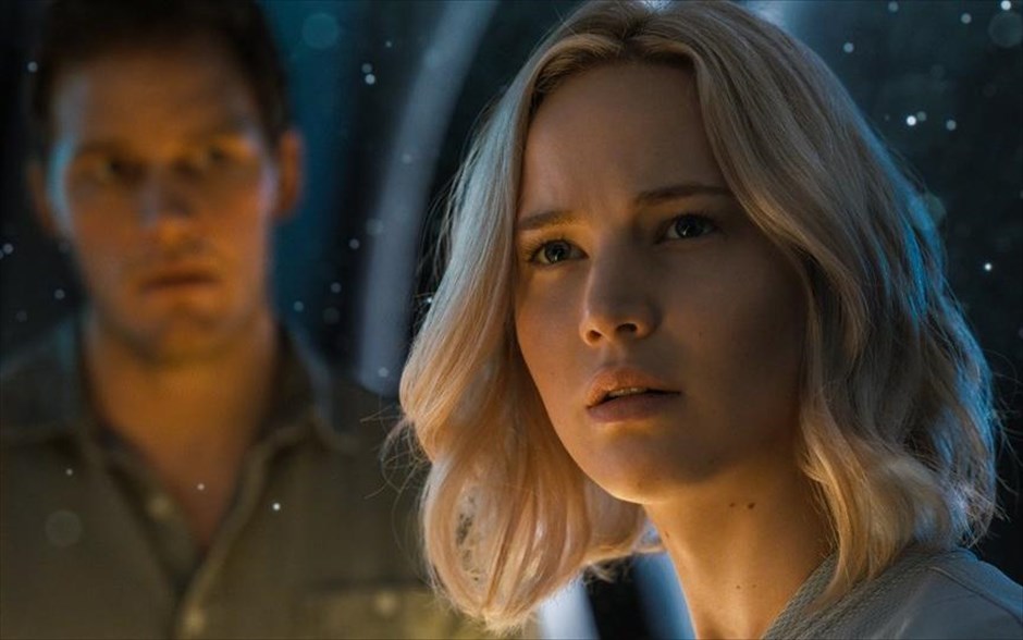 «Passengers». Passengers»: Στην περιπέτεια επιστημονικής φαντασίας του Μόρτεν Τάιλντουμ, με τη - βραβευμένη με Όσκαρ - Τζένιφερ Λόρενς, τον υποψήφιο για Όσκαρ - Λόρενς Φίσμπερν και τους Κρις Πρατ και Μάικλ Σιν, 5.000 ναρκωμένοι επιβάτες κάνουν ένα ταξίδι που θα διαρκέσει 120 χρόνια, με προορισμό έναν πλανήτη πολύ μακριά από τη Γη. Όμως, δύο από αυτούς, εξαιτίας μιας μηχανικής βλάβης, ξυπνούν 90 χρόνια νωρίτερα από τον προγραμματισμένο χρόνο. Εντοπίζοντας το πρόβλημα που κάνει το διαστημόπλοιο να καταρρέει σταδιακά και αναπτύσσοντας τρυφερά συναισθήματα μεταξύ τους, διακινδυνεύουν τη ζωή τους, για να σώσουν τους εαυτούς τους και τους συνεπιβάτες τους.