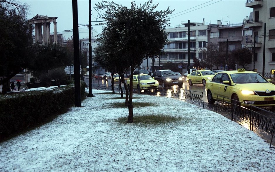 Χιόνι- χιονόπτωση- κρύο- καιρός- Αττική . Χιονόπτωση στο κέντρο της Αθήνας.