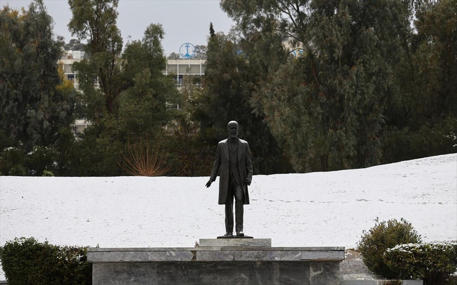 Χιόνι - χιονόπτωση - κρύο - καιρός - Αττική. Χιονόπτωση στο κέντρο της Αθήνας.