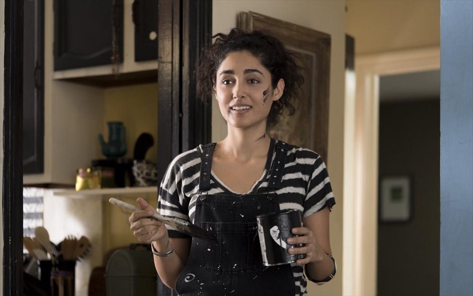 «Paterson». Ο αιρετικός Τζιμ Τζάρμους επιστρέφει με το δράμα, «Paterson». Ένας οδηγός λεωφορείου κάνει το καθημερινό του δρομολόγιο, παρατηρώντας την πόλη, κρυφακούγοντας αποσπασματικά τις συζητήσεις γύρω του και γράφοντας στίχους. Η γυναίκα του, η οποία υποστηρίζει το ταλέντο του στην ποίηση, βλέπει κάποια παράξενα όνειρα.