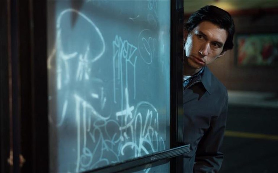 «Paterson». Ο αιρετικός Τζιμ Τζάρμους επιστρέφει με το δράμα, «Paterson». Ένας οδηγός λεωφορείου κάνει το καθημερινό του δρομολόγιο, παρατηρώντας την πόλη, κρυφακούγοντας αποσπασματικά τις συζητήσεις γύρω του και γράφοντας στίχους. Η γυναίκα του, η οποία υποστηρίζει το ταλέντο του στην ποίηση, βλέπει κάποια παράξενα όνειρα.