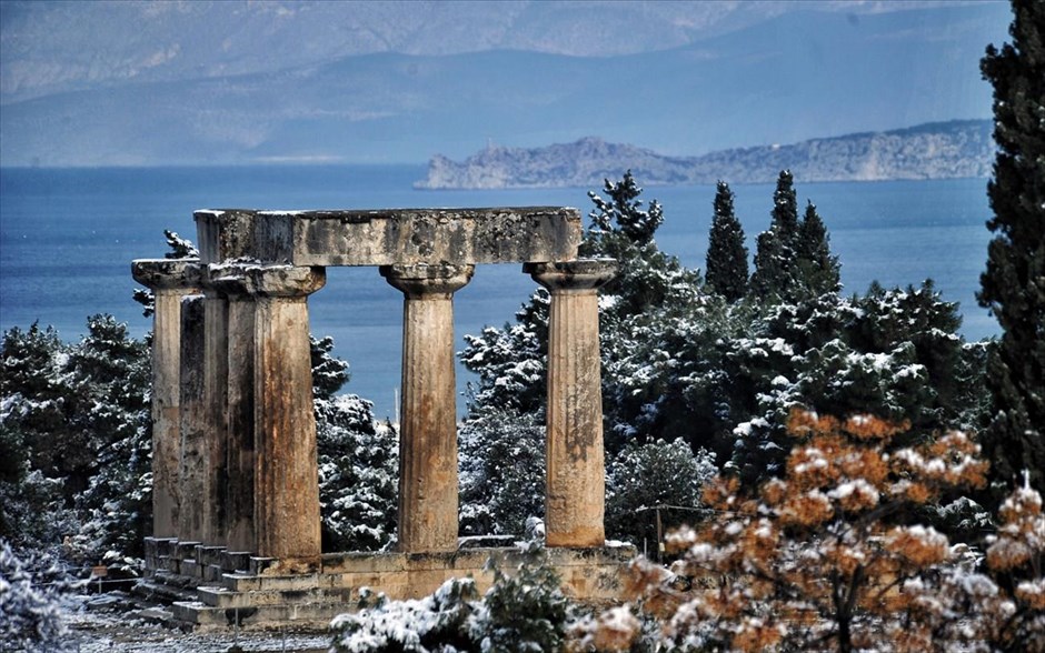 Χιόνια στην αρχαία Κόρινθο . Χιονόπτωση σημειώθηκε στην Αρχαία Κόρινθο.