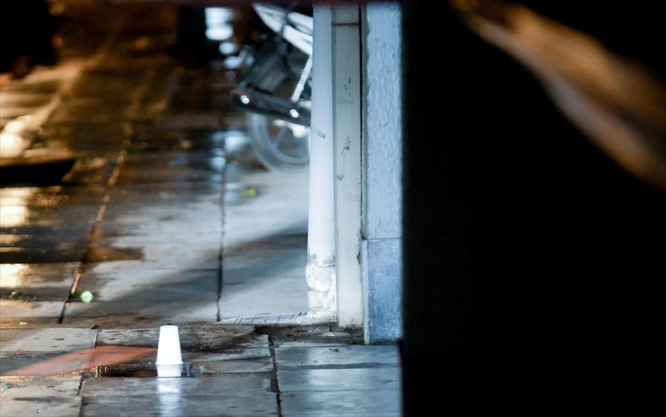 Πυροβολισμοί έξω από τα γραφεία του ΠΑΣΟΚ- αστυνομία . 
