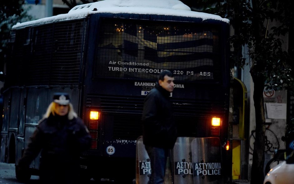 Πυροβολισμοί έξω από τα γραφεία του ΠΑΣΟΚ- αστυνομία . 