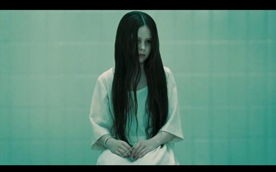 «Rings: Σήμα κινδύνου 3». Η δημοφιλής σειρά ταινιών τρόμου που βασίζεται στα βιβλία του Ιάπωνα συγγραφέα Κότζι Σουζούκι, «Rings: Σήμα κινδύνου 3», επιστρέφει με το τρίτο της κεφάλαιο για να αποκαλύψει, επιτέλους, την ιστορία της Σαμάρα, του ανατριχιαστικού κοριτσιού που είναι παγιδευμένο σε μια βιντεοκασέτα και σκορπίζει τον θάνατο.
