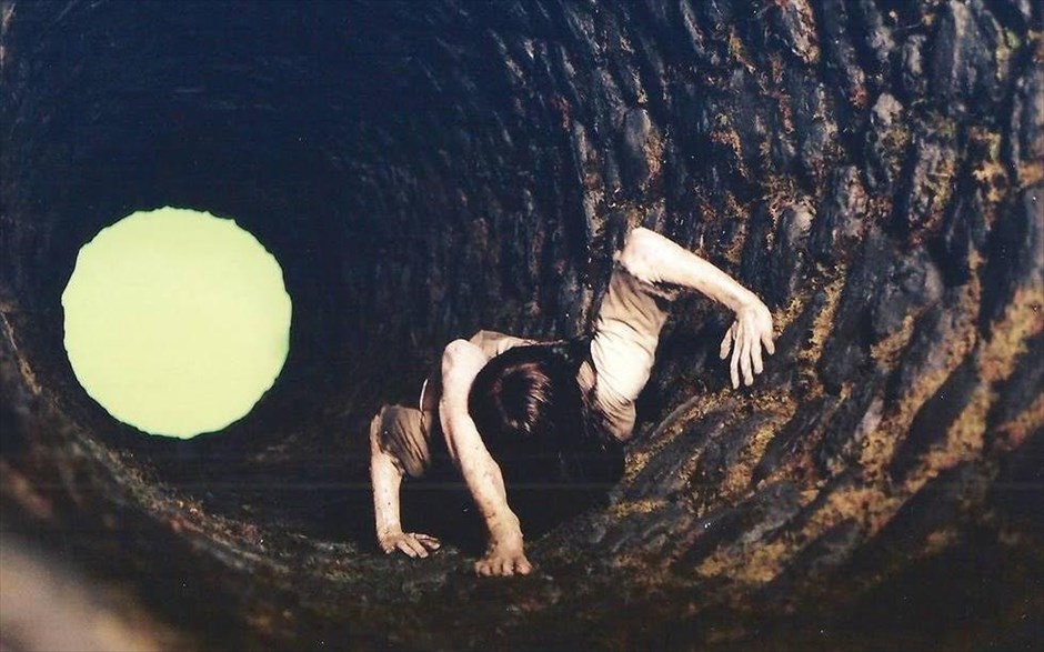 «Rings: Σήμα κινδύνου 3». Η δημοφιλής σειρά ταινιών τρόμου που βασίζεται στα βιβλία του Ιάπωνα συγγραφέα Κότζι Σουζούκι, «Rings: Σήμα κινδύνου 3», επιστρέφει με το τρίτο της κεφάλαιο για να αποκαλύψει, επιτέλους, την ιστορία της Σαμάρα, του ανατριχιαστικού κοριτσιού που είναι παγιδευμένο σε μια βιντεοκασέτα και σκορπίζει τον θάνατο.