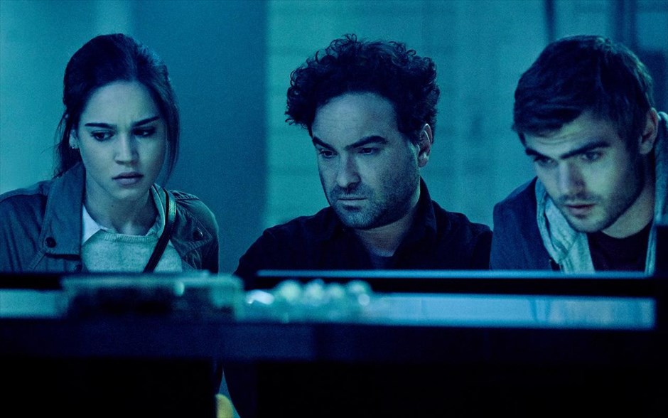 «Rings: Σήμα κινδύνου 3». Η δημοφιλής σειρά ταινιών τρόμου που βασίζεται στα βιβλία του Ιάπωνα συγγραφέα Κότζι Σουζούκι, «Rings: Σήμα κινδύνου 3», επιστρέφει με το τρίτο της κεφάλαιο για να αποκαλύψει, επιτέλους, την ιστορία της Σαμάρα, του ανατριχιαστικού κοριτσιού που είναι παγιδευμένο σε μια βιντεοκασέτα και σκορπίζει τον θάνατο.