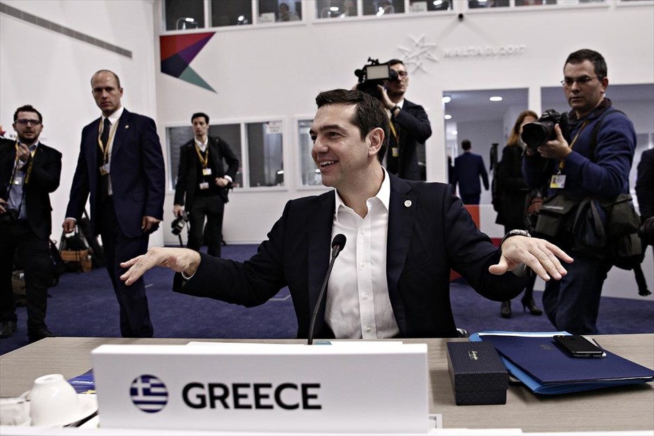 Στη Μάλτα ο Αλ. Τσίπρας για την άτυπη Σύνοδο της Ε.Ε. Στην άτυπη Σύνοδο των αρχηγών κρατών και κυβερνήσεων της Ευρωπαϊκής Ένωσης, στη Μάλτα, θα συμμετάσχει σήμερα ο πρωθυπουργός Αλέξης Τσίπρας. Ο Πρωθυπουργός θα πάρει μέρος στην προπαρασκευαστική Σύνοδο του Ευρωπαϊκού Σοσιαλιστικού Κόμματος, η οποία θα αρχίσει στις 8.00 το πρωί (9.00 το πρωί ώρα Ελλάδος), ενώ στο περιθώριο της Συνόδου θα έχει κατ