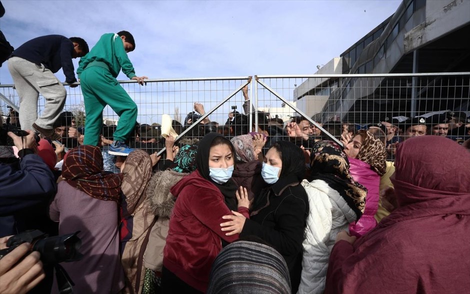Ένταση κατά την επίσκεψη Μουζάλα στο Ελληνικό. 