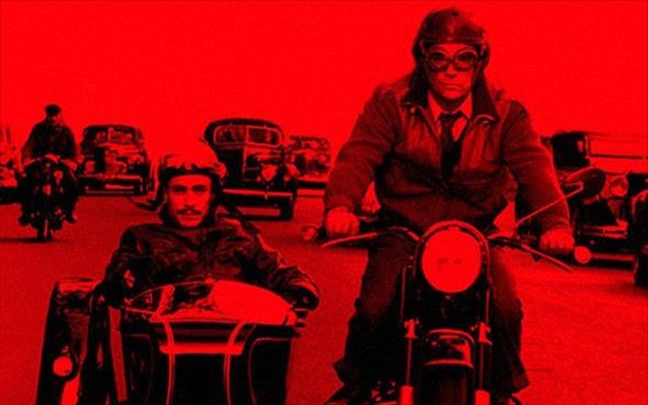 «Νερούδα». «Νερούδα»: Υποψήφια για Χρυσή Σφαίρα καλύτερης ξενόγλωσσης ταινίας και η υποψηφιότητα της Χιλής για το Όσκαρ καλύτερης ξενόγλωσσης ταινίας, η βιογραφική ταινία του Πάμπλο Λαρέν παρακολουθεί τη ζωή του Χιλιανού νομπελίστα ποιητή Πάμπλο Νερούδα, στα τέλη της δεκαετίας του 1940, όταν αναγκάστηκε να κρυφτεί για να αποφύγει τη σύλληψή του, λόγω των κομμουνιστικών του ιδεών και της κριτικής που ασκούσε στην κυβέρνηση Βιντέλα. Παίζουν οι Γκαέλ Γκαρσία Μπενάλ, Λουίς Νιέκο, Μερσέντες Μοράν, Αλφρέντο Κάστρο και Αντονία Ζέγκερς.
