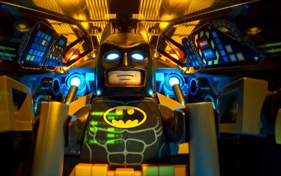  H ταινία LEGO Batman. «H ταινία LEGO Batman»: Διατηρώντας το τολμηρό χιούμορ που την έκανε παγκόσμιο φαινόμενο, η «Ταινία LEGO» επιστρέφει με πρωταγωνιστή της, αυτήν τη φορά, τον Μπάτμαν, μέσα από την περιπέτεια κινουμένων σχεδίων του Κρις ΜακΚέι. Στο Γκόθαμ, ζυμώνονται μεγάλες αλλαγές, κι αν ο LEGO Μπάτμαν θέλει να σώσει την πόλη από την εχθρική κατάληψη του Τζόκερ, πρέπει να αφήσει το μοτίβο του μοναχικού εκδικητή και να μάθει να συνεργάζεται με άλλους.