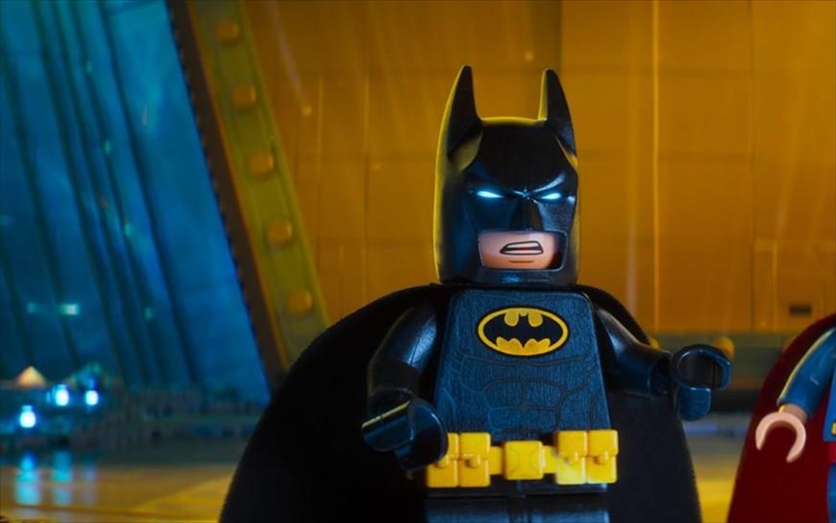  H ταινία LEGO Batman. «H ταινία LEGO Batman»: Διατηρώντας το τολμηρό χιούμορ που την έκανε παγκόσμιο φαινόμενο, η «Ταινία LEGO» επιστρέφει με πρωταγωνιστή της, αυτήν τη φορά, τον Μπάτμαν, μέσα από την περιπέτεια κινουμένων σχεδίων του Κρις ΜακΚέι. Στο Γκόθαμ, ζυμώνονται μεγάλες αλλαγές, κι αν ο LEGO Μπάτμαν θέλει να σώσει την πόλη από την εχθρική κατάληψη του Τζόκερ, πρέπει να αφήσει το μοτίβο του μοναχικού εκδικητή και να μάθει να συνεργάζεται με άλλους.