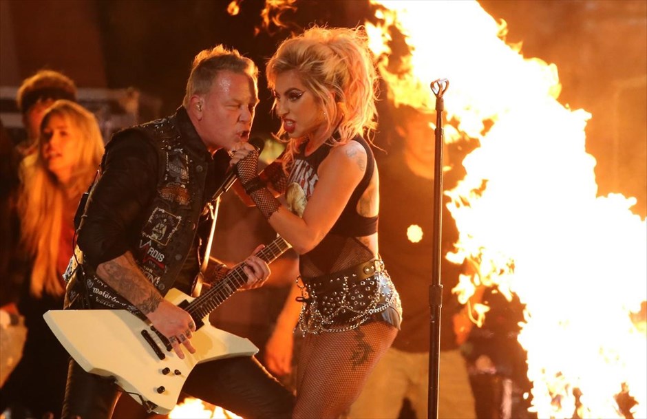 Βραβεία Grammy. Οι Metallica με την Lady Gaga στη σκηνή των Βραβείων Grammy.