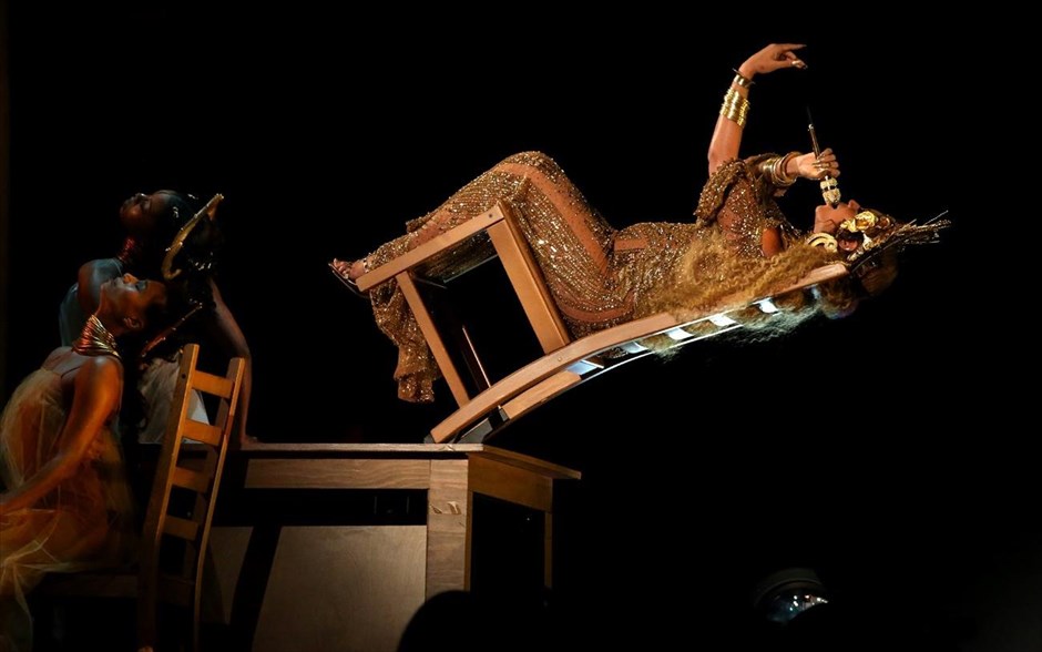 Βραβεία Grammy. Η Μπιγιονσέ στη σκηνή των Βραβείων Grammy.