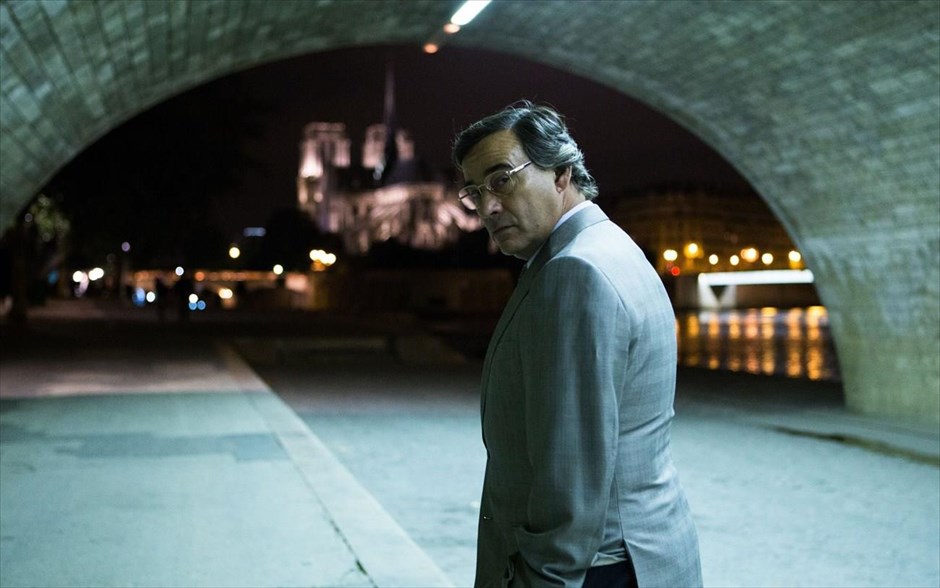 «Ο άνθρωπος με τα χίλια πρόσωπα». «Ο άνθρωπος με τα χίλια πρόσωπα»: Αποτυπώνοντας την αληθινή ιστορία ενός ανθρώπου που κατάφερε να ξεγελάσει μια ολόκληρη χώρα, το ισπανικό θρίλερ του Αλμπέρτο Ροντρίγκεζ - με τους Χοσέ Κορονάδο, Εδουάρδo Φερνάντεζ, Μάρτα Ετούρα, Κάρλος Σάντος, Άλμπα Γκαλότσα και Κρεγκ Στίβενσον -, ήταν υποψήφιο για έντεκα βραβεία Goya, αποσπώντας τελικά δύο από αυτά. Η ταινία αφηγείται την ιστορία του Φρανσίσκο Παέζα, ο οποίος υπήρξε πρώην μυστικός πράκτορας της ισπανικής κυβέρνησης, επιχειρηματίας, Ελβετός τραπεζίτης, έμπορος όπλων σε διεθνές επίπεδο, playboy, ζιγκολό, διπλωμάτης, κλέφτης και κατάσκοπος. Όταν η ισπανική κυβέρνηση τον πρόδωσε με αποτέλεσμα να χάσει τα πάντα, κατέστρωσε ένα δαιμόνιο σχέδιο, για να πάρει την εκδίκησή του.