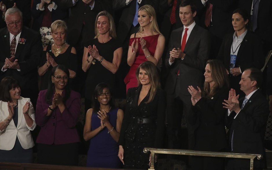 Ντόναλντ Τραμπ- Ομιλία Κογκρέσο. Η Πρώτη Κυρία, Μελάνια Τραμπ, στο κοινό για την ομιλία του συζύγου της. 