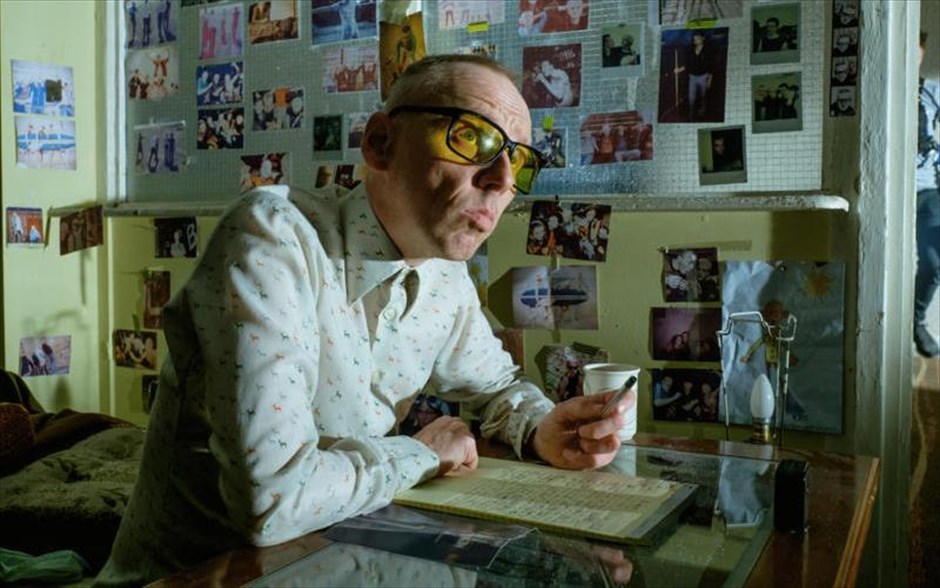 «T2: Trainspotting 2». «T2: Trainspotting 2»: Μετά από 21 χρόνια ο Ντάνι Μπόιλ δίνει συνέχεια σε μια θρυλική ταινία δράσης, που βασίστηκε στο βιβλίο του Ίρβιν Γουέλς και προκάλεσε ποικίλες αντιδράσεις.