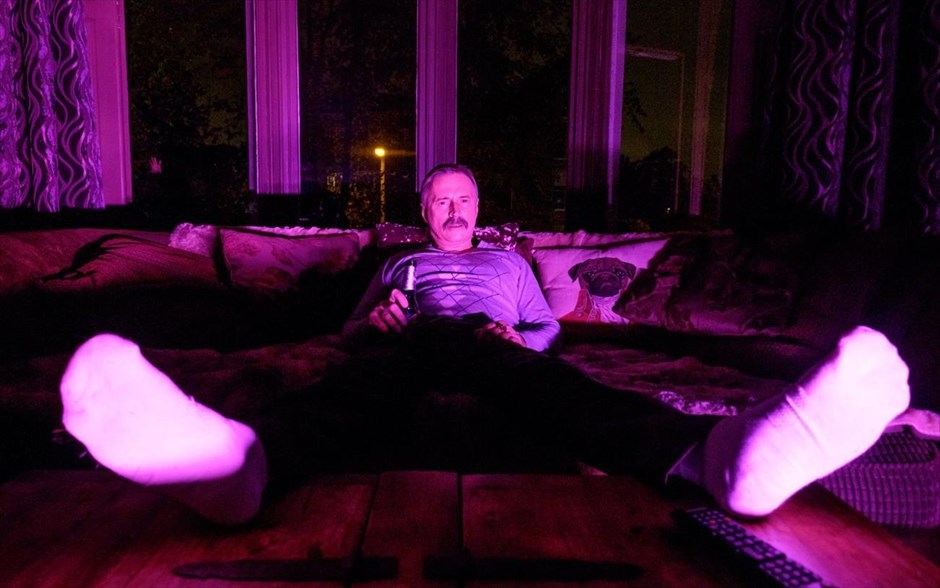 «T2: Trainspotting 2». «T2: Trainspotting 2»: Μετά από 21 χρόνια ο Ντάνι Μπόιλ δίνει συνέχεια σε μια θρυλική ταινία δράσης, που βασίστηκε στο βιβλίο του Ίρβιν Γουέλς και προκάλεσε ποικίλες αντιδράσεις.
