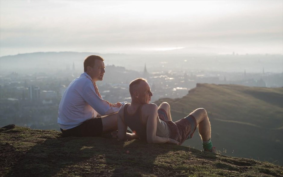 «T2: Trainspotting 2». «T2: Trainspotting 2»: Μετά από 21 χρόνια ο Ντάνι Μπόιλ δίνει συνέχεια σε μια θρυλική ταινία δράσης, που βασίστηκε στο βιβλίο του Ίρβιν Γουέλς και προκάλεσε ποικίλες αντιδράσεις.