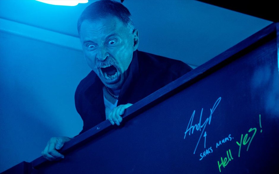 «T2: Trainspotting 2». «T2: Trainspotting 2»: Μετά από 21 χρόνια ο Ντάνι Μπόιλ δίνει συνέχεια σε μια θρυλική ταινία δράσης, που βασίστηκε στο βιβλίο του Ίρβιν Γουέλς και προκάλεσε ποικίλες αντιδράσεις.