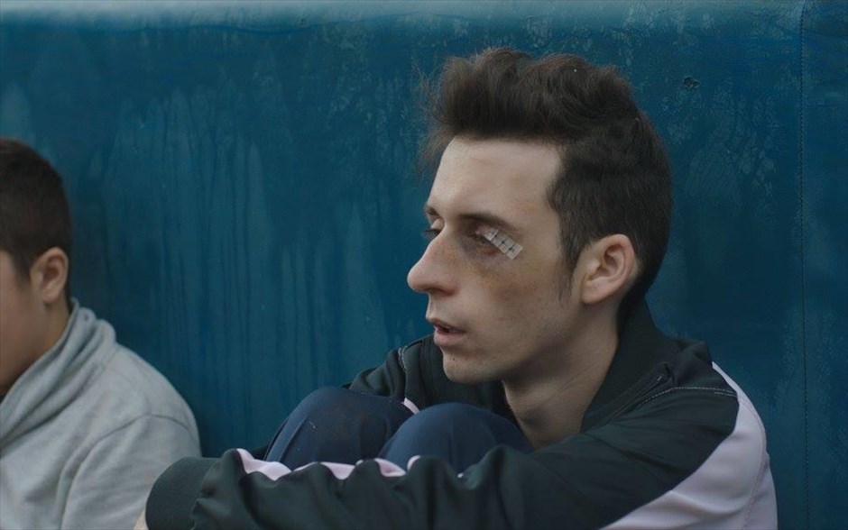 «Park». «Park»: Η πρώτη μεγάλου μήκους ταινία της Σοφίας Εξάρχου - με τους Δημήτρη Κίτσο, Δήμητρα Βλαγκοπούλου, Ενούκι Γκβενετάτζε, Λένα Κιτσοπούλου, Γιώργο Παντελεάκη και Τόμας Μπο Λάρσεν - διαδραματίζεται δέκα χρόνια μετά τους Ολυμπιακούς Αγώνες του 2004, στις εγκαταλελειμμένες αθλητικές εγκαταστάσεις του Ολυμπιακού Χωριού της Αθήνας, όπου ζει μια παρέα αγοριών. Τα παιδιά αυτά περιφέρονται άσκοπα ανάμεσα στα ερείπια, στήνοντας βίαιες απομιμήσεις των ολυμπιακών αθλημάτων και οργανώνοντας ζευγαρώματα σκύλων, για να βγάζουν χρήματα. Ο μεγαλύτερος της παρέας και μια κοπέλα προσπαθούν να ξεφύγουν από το Χωριό. Όμως, η επιθυμία τους για αποδοχή θα δοκιμαστεί με βίαιο τρόπο.