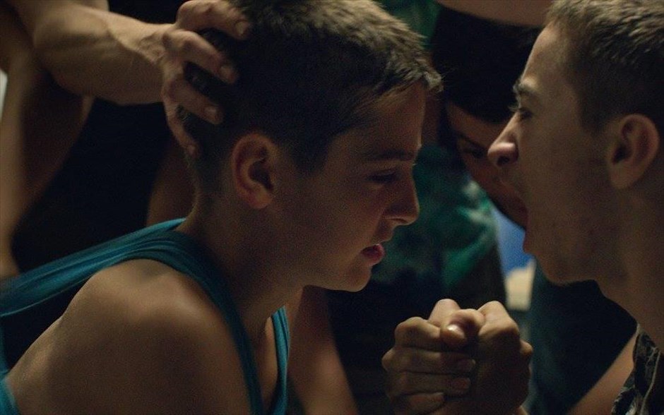 «Park». «Park»: Η πρώτη μεγάλου μήκους ταινία της Σοφίας Εξάρχου - με τους Δημήτρη Κίτσο, Δήμητρα Βλαγκοπούλου, Ενούκι Γκβενετάτζε, Λένα Κιτσοπούλου, Γιώργο Παντελεάκη και Τόμας Μπο Λάρσεν - διαδραματίζεται δέκα χρόνια μετά τους Ολυμπιακούς Αγώνες του 2004, στις εγκαταλελειμμένες αθλητικές εγκαταστάσεις του Ολυμπιακού Χωριού της Αθήνας, όπου ζει μια παρέα αγοριών. Τα παιδιά αυτά περιφέρονται άσκοπα ανάμεσα στα ερείπια, στήνοντας βίαιες απομιμήσεις των ολυμπιακών αθλημάτων και οργανώνοντας ζευγαρώματα σκύλων, για να βγάζουν χρήματα. Ο μεγαλύτερος της παρέας και μια κοπέλα προσπαθούν να ξεφύγουν από το Χωριό. Όμως, η επιθυμία τους για αποδοχή θα δοκιμαστεί με βίαιο τρόπο.