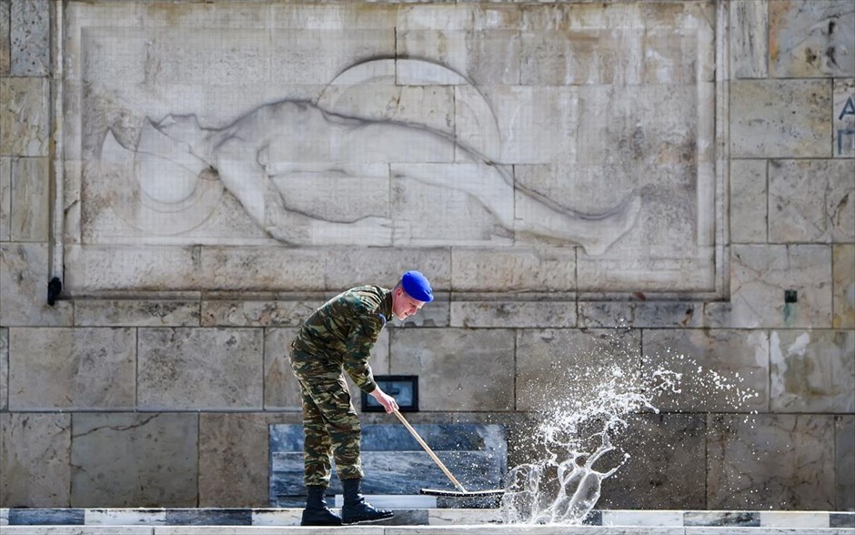 Βροχερός καιρός στην Αθήνα. Στιγμιότυπο από το κέντρο της Αθήνας, μετά από βροχόπτωση.