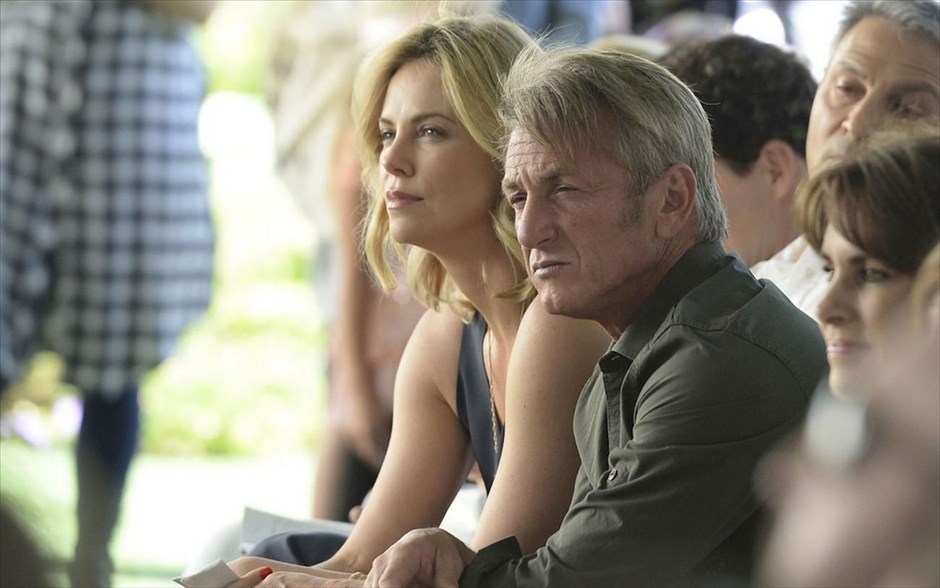 «The last face». «The last face»: O - βραβευμένος με δύο Όσκαρ - Σον Πεν σκηνοθετεί ένα χρονικό πολέμου και έρωτα, με πρωταγωνιστές τους - επίσης βραβευμένους με Όσκαρ - Σαρλίζ Θερόν και Χαβιέ Μπαρδέμ και τους Ζαν Ρενό, Αντέλ Εξαρχόπουλος και Τζάρεντ Χάρις. Ντυμένη με τη μουσική τού - βραβευμένου με Όσκαρ - Χανς Ζίμερ, η ιστορία διαδραματίζεται στην ταλαιπωρημένη από τον πόλεμο Λιβερία, όπου, κάτω από τρομακτικά δύσκολες συνθήκες, η διευθύντρια ενός διεθνούς Οργανισμού ανθρωπιστικής βοήθειας και ένα μέλος των Γιατρών του Κόσμου, πρέπει να βρουν έναν τρόπο να κρατήσουν τη σχέση τους ζωντανή, καθώς το πάθος τους για την αξία της ανθρώπινης ζωής τούς φέρνει σε αντιπαράθεση, λόγω των εκ διαμέτρου αντίθετων απόψεών τους για την επίλυση των συγκρούσεων που τους περιβάλλουν.