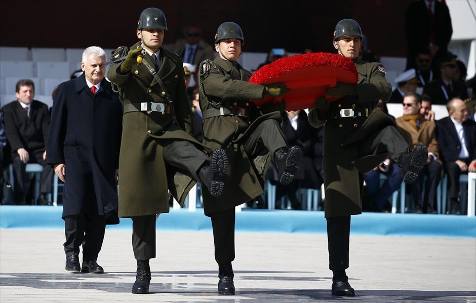 Τουρκία: 102η επέτειος της μάχης του Τσανάκαλε. Ο Τούρκος πρωθυπουργός Μπιναλί Γιλντιρίμ παρευρίσκεται στην τελετή για την 102η επέτειο της μάχης του Τσανάκαλε, γνωστής και ως η εκστρατεία της Καλλίπολης, στο Τσανάκαλε, στην Τουρκία.