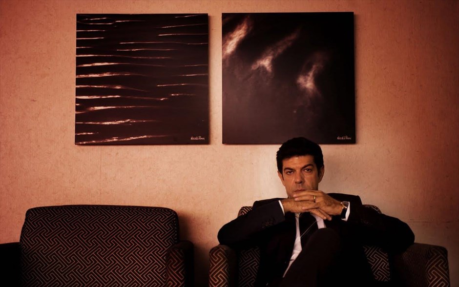 Suburra Υπόγεια πόλη. «Suburra: Υπόγεια πόλη»: Ο σκοτεινός κόσμος του οργανωμένου εγκλήματος και των πολιτικών παιχνιδιών αποκαλύπτει τα μυστικά του, στο ιταλικό αστυνομικό θρίλερ του Στέφανο Σολίμα. Με τους Πιερφραντζέσκο Φαβίνο, Γκρέτα Σκαράνο, Ζαν Χιούζες Ανγλέιντ, Έλιο Τζερμάνο, Τζούλια Γκοριέτι και Κλαούντια Αμέντολα, ένας γκάνγκστερ θέλει να μετατρέψει μια μικρή πόλη σε Λας Βέγκας, με τη βοήθεια ενός&nbsp; διεφθαρμένου πολιτικού κι ενός ισχυρού καρδιναλίου. Όμως, τα σχέδιά του ανατρέπονται, όταν ξεσπά άγριος πόλεμος μεταξύ των συμμοριών της μαφίας.