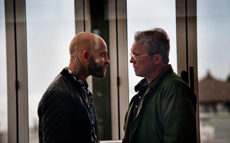 Suburra Υπόγεια πόλη. «Suburra: Υπόγεια πόλη»: Ο σκοτεινός κόσμος του οργανωμένου εγκλήματος και των πολιτικών παιχνιδιών αποκαλύπτει τα μυστικά του, στο ιταλικό αστυνομικό θρίλερ του Στέφανο Σολίμα. Με τους Πιερφραντζέσκο Φαβίνο, Γκρέτα Σκαράνο, Ζαν Χιούζες Ανγλέιντ, Έλιο Τζερμάνο, Τζούλια Γκοριέτι και Κλαούντια Αμέντολα, ένας γκάνγκστερ θέλει να μετατρέψει μια μικρή πόλη σε Λας Βέγκας, με τη βοήθεια ενός&nbsp; διεφθαρμένου πολιτικού κι ενός ισχυρού καρδιναλίου. Όμως, τα σχέδιά του ανατρέπονται, όταν ξεσπά άγριος πόλεμος μεταξύ των συμμοριών της μαφίας.