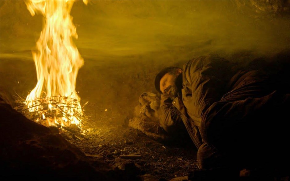  Το κρύο της Τραπεζούντας. «Το κρύο της Τραπεζούντας»: Με ήρωα έναν απλό άνθρωπο που ζει με την οικογένειά του σε ένα εξαθλιωμένο χαμόσπιτο και βρίσκεται αντιμέτωπος με τη γεμάτη δυσκολίες επιβίωση, αλλά και με την απρόβλεπτη φύση, καθώς γυρνάει τα βουνά μόνος του, αναζητώντας μανιωδώς μια φλέβα χρυσού που θα λύσει όλα του τα προβλήματα, το δράμα του Μουστάφα Καρά ήταν η υποψηφιότητα της Τουρκίας για το φετινό Όσκαρ ξενόγλωσσης ταινίας. Παίζουν οι Χεϊντάρ Σισμάν, Νουράι Γιεσιλαράζ και Χανίφε Καρά.