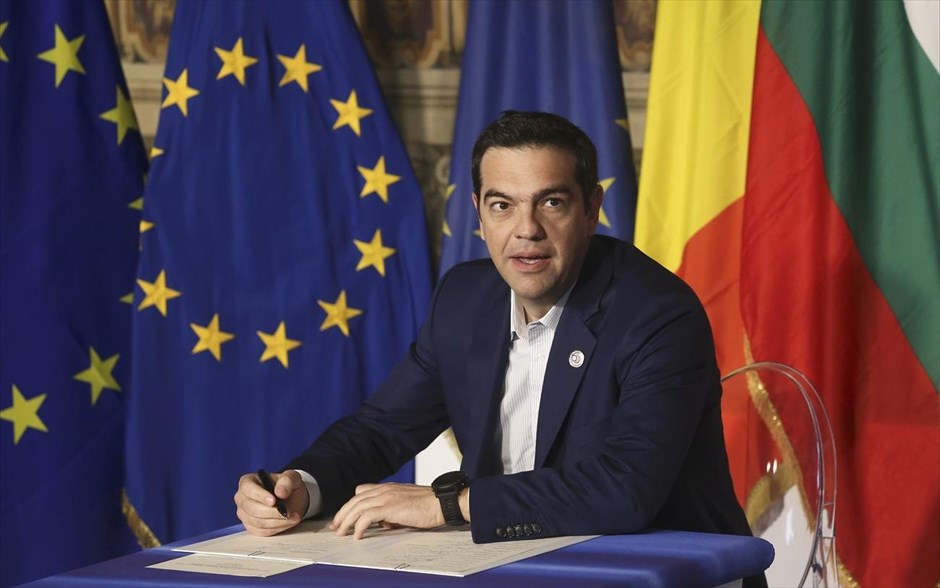 Τσίπρας - Διακήρυξη Ρώμης - Υπογραφή . Ο Πρωθυπουργός υπογράφει τη Διακήρυξη της Ρώμης.