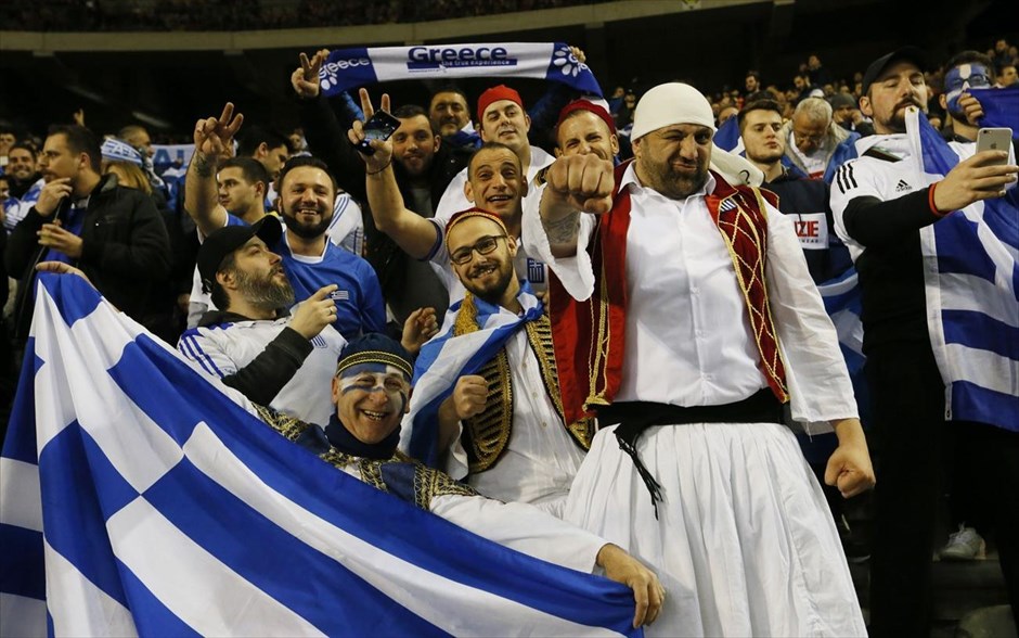 Βέλγιο - Ελλάδα . Έλληνες φίλαθλοι στο&nbsp;στάδιο «Βασιλιάς Μποντουέν»