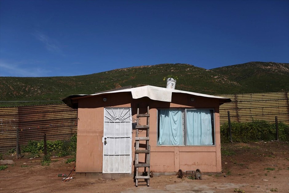Μεξικό: Στη σκιά του φράχτη. Κατοικία στα σύνορα Μεξικού - ΗΠΑ